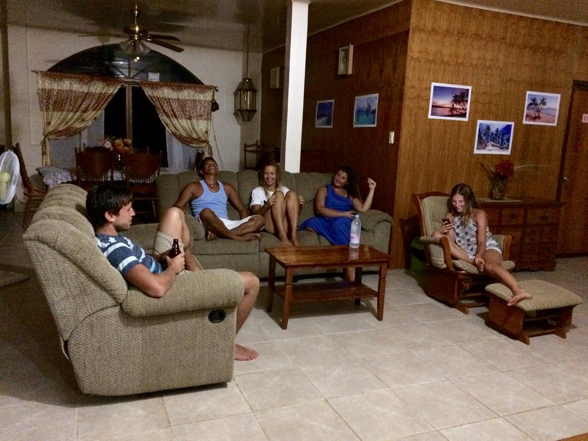 Fat Monkey Hostel Coron Dış mekan fotoğraf