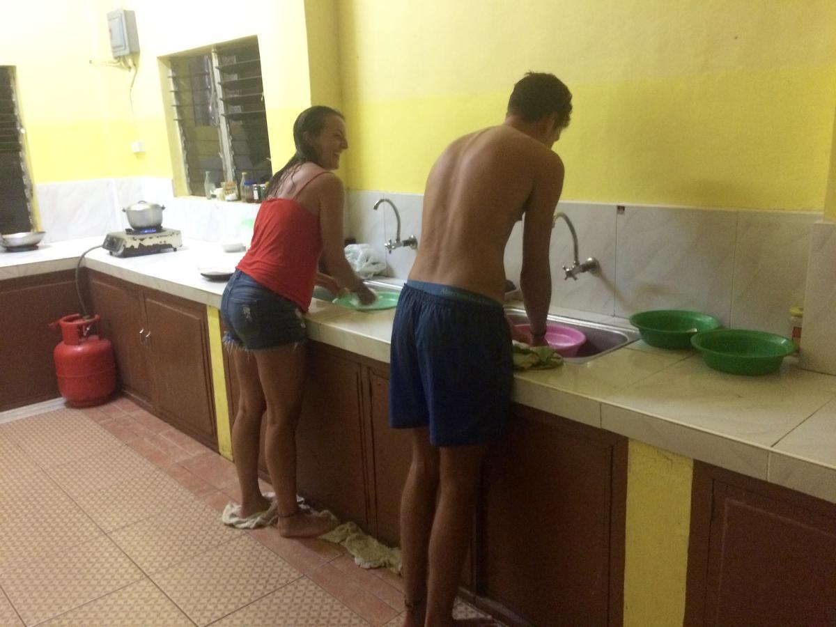 Fat Monkey Hostel Coron Dış mekan fotoğraf