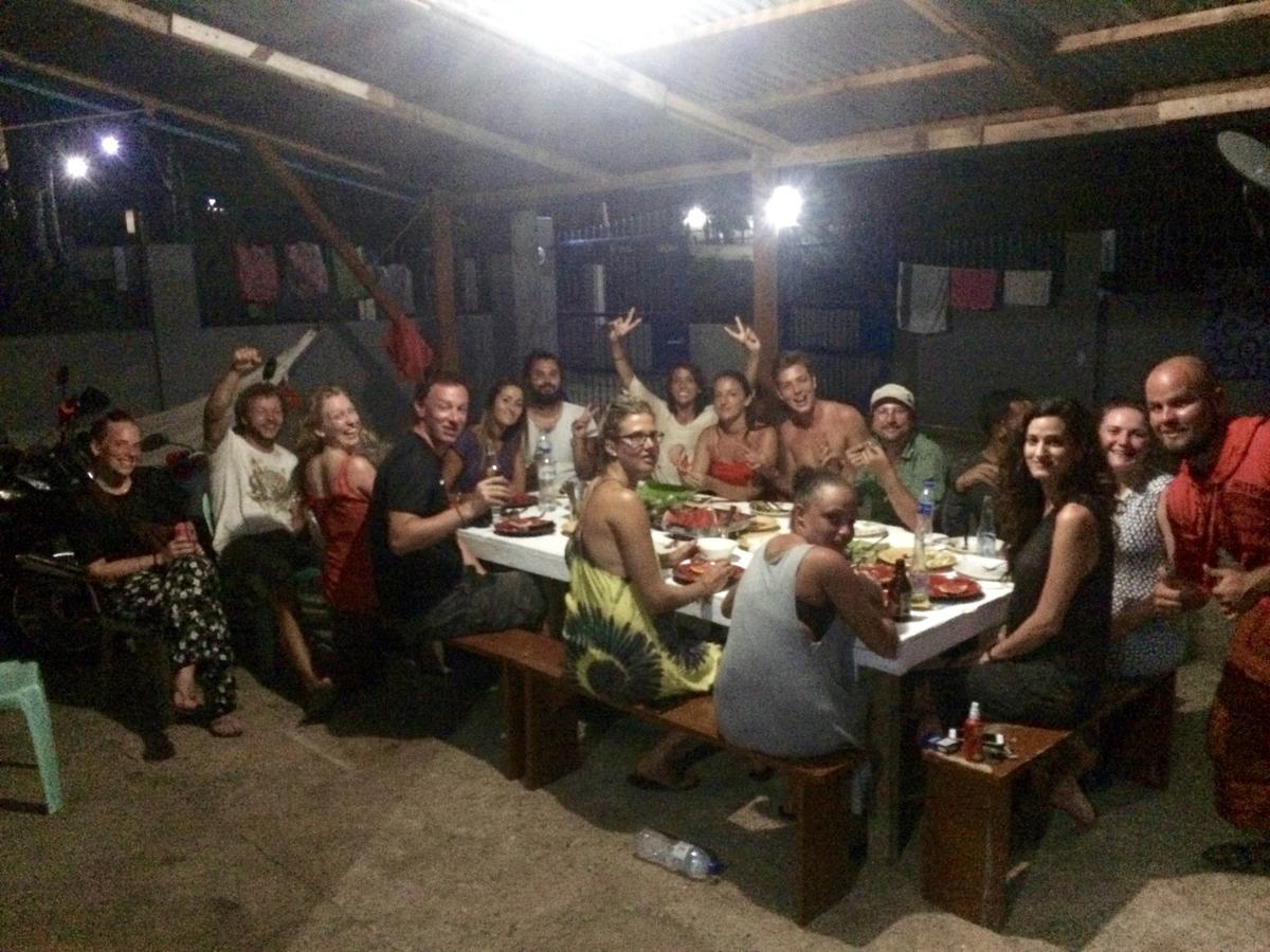 Fat Monkey Hostel Coron Dış mekan fotoğraf