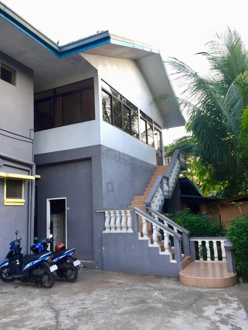 Fat Monkey Hostel Coron Dış mekan fotoğraf