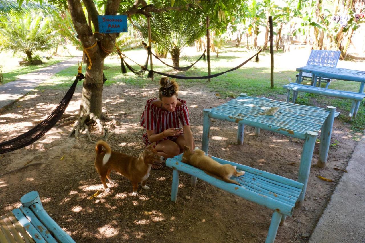Fat Monkey Hostel Coron Dış mekan fotoğraf