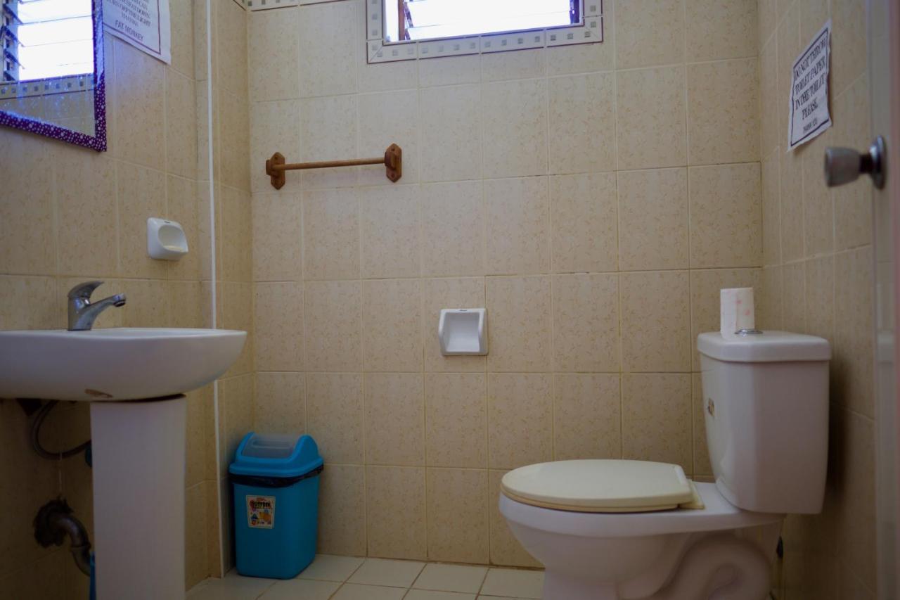 Fat Monkey Hostel Coron Dış mekan fotoğraf