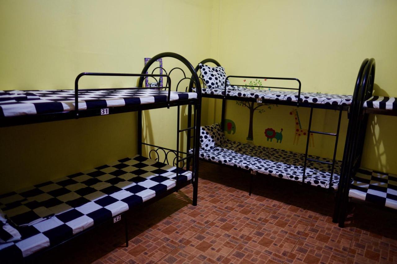 Fat Monkey Hostel Coron Dış mekan fotoğraf