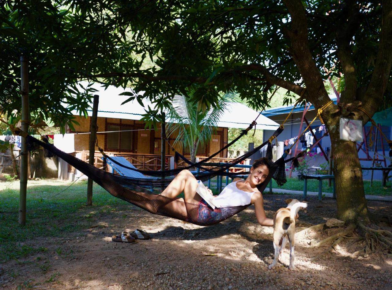 Fat Monkey Hostel Coron Dış mekan fotoğraf